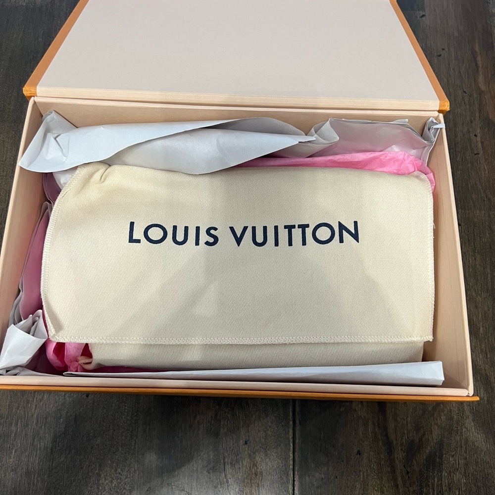 💯 LOUIS VUITTON Monogram Vernis
Pochette-Felicie Chain Long Wallet with COA - Picture 14 of 15